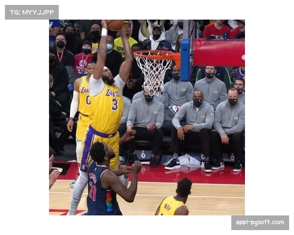 赛前动态：弗赖堡主帅确认球队无新增伤病，将全主力出战